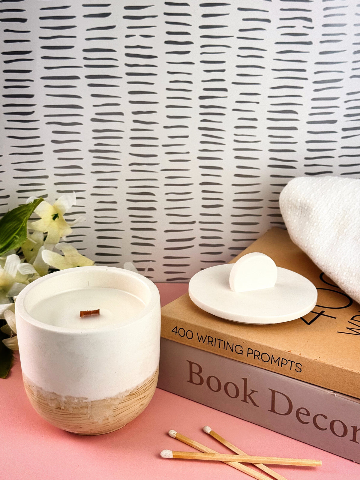 Sandalwood White Orris - Concrete Candle