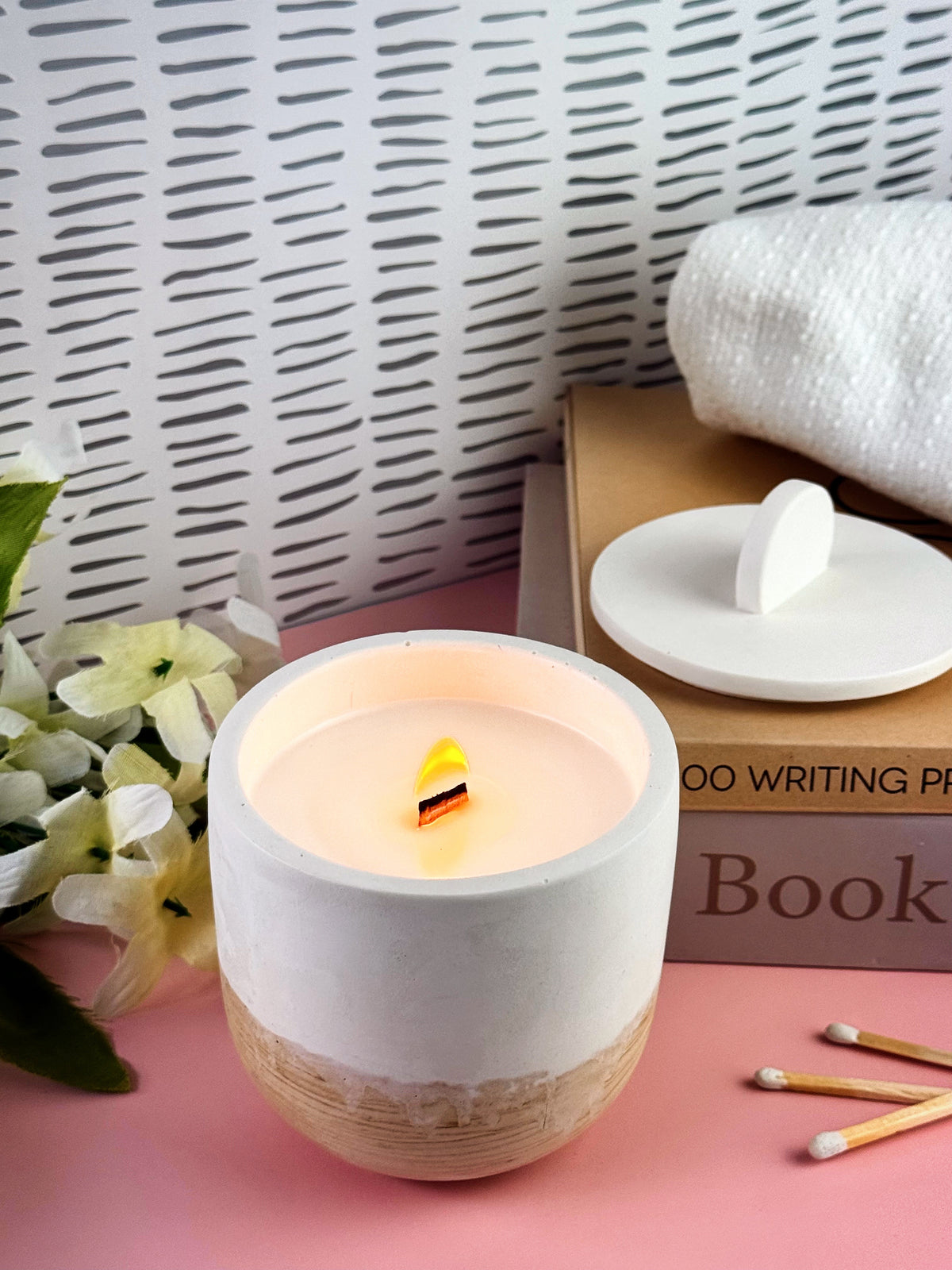 Sandalwood White Orris - Concrete Candle
